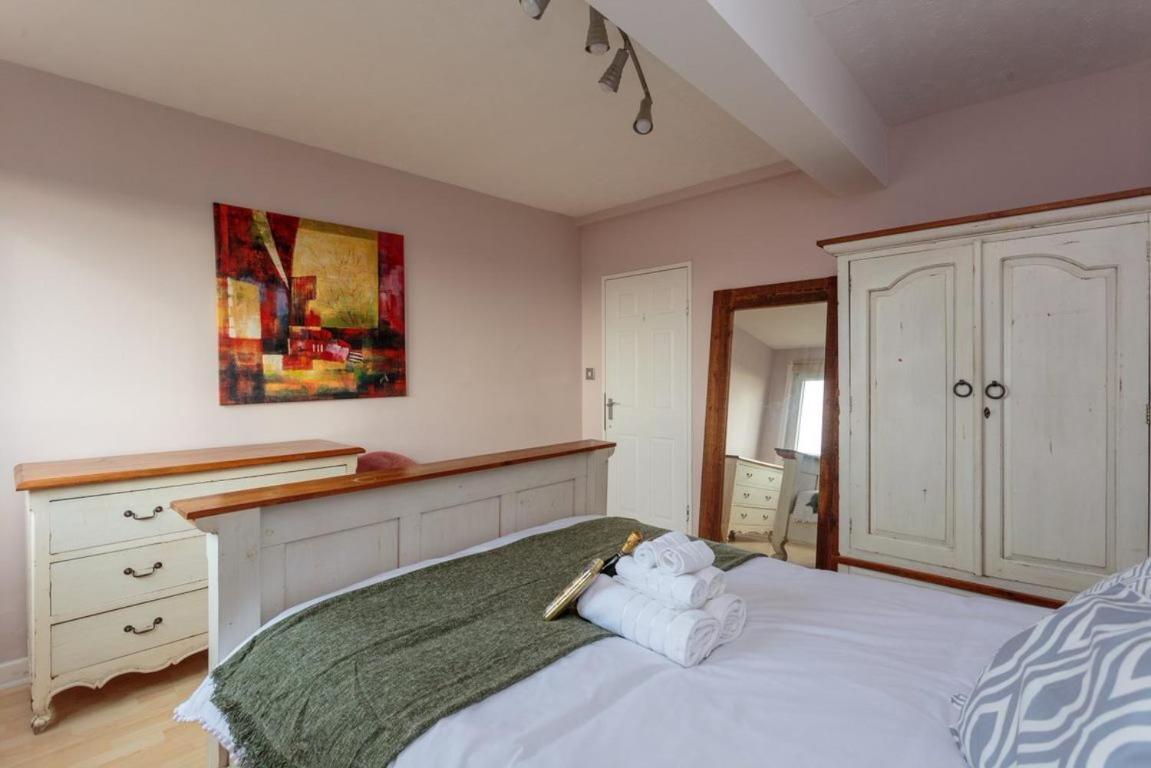Gorgeous 3-Bed Flat, 15 Minutes To City Centre Единбург Екстер'єр фото