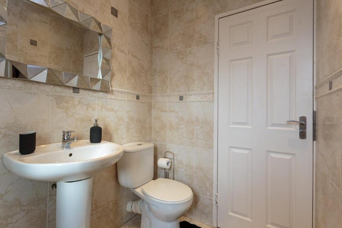 Gorgeous 3-Bed Flat, 15 Minutes To City Centre Единбург Екстер'єр фото